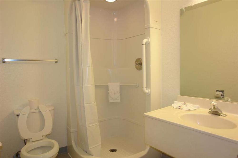 לוס אנג'לס Vagabond Inn Sylmar שירותים תמונה